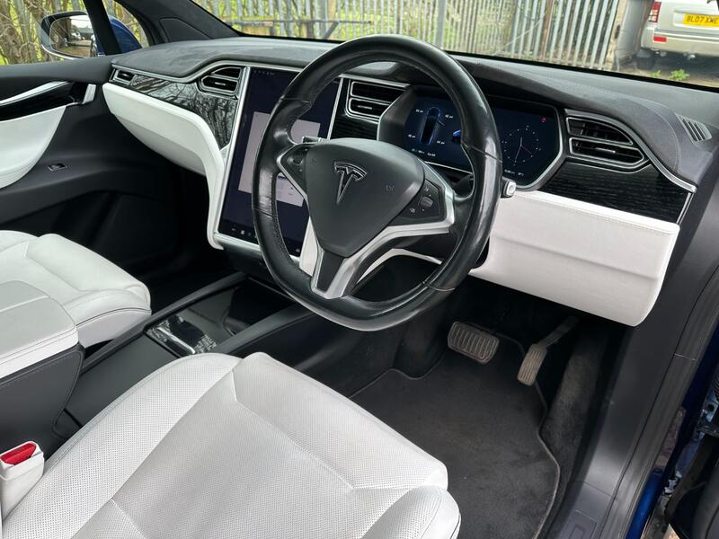 TESLA MODEL X  90D (Dual Motor)  2017