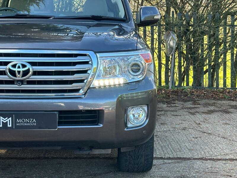 TOYOTA LAND CRUISER 4.5 D-4D V8  2015