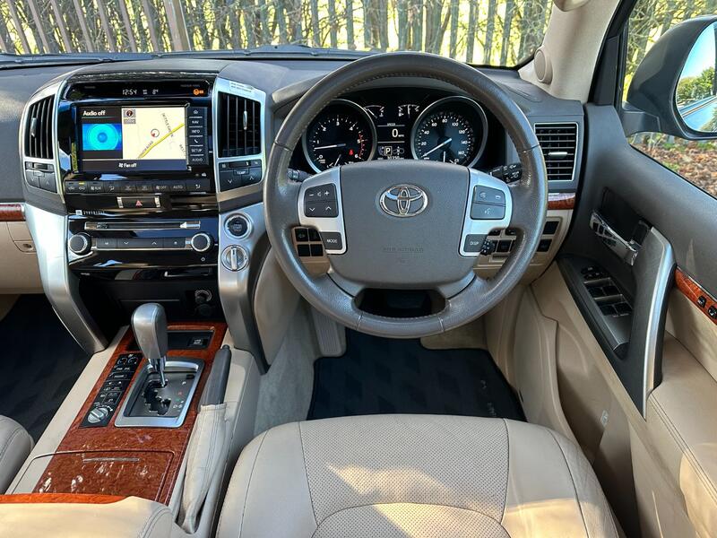 TOYOTA LAND CRUISER 4.5 D-4D V8  2015