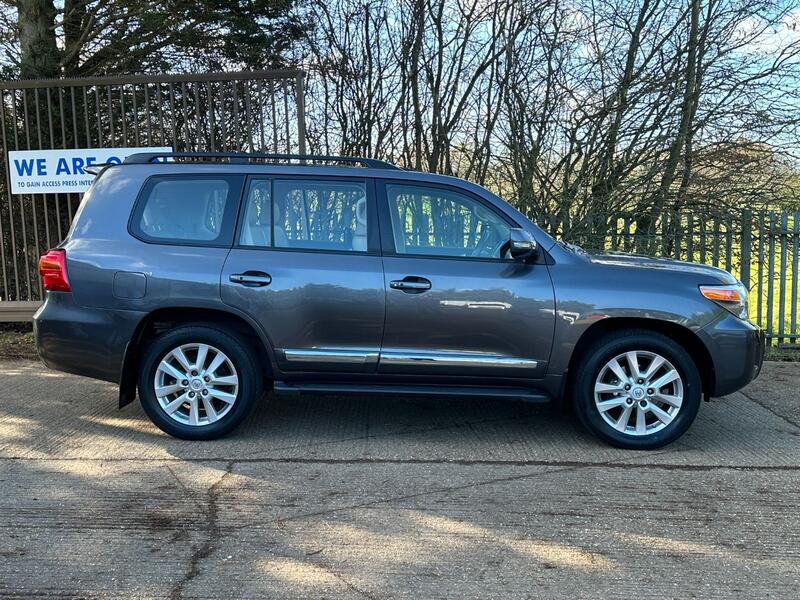 TOYOTA LAND CRUISER 4.5 D-4D V8  2015