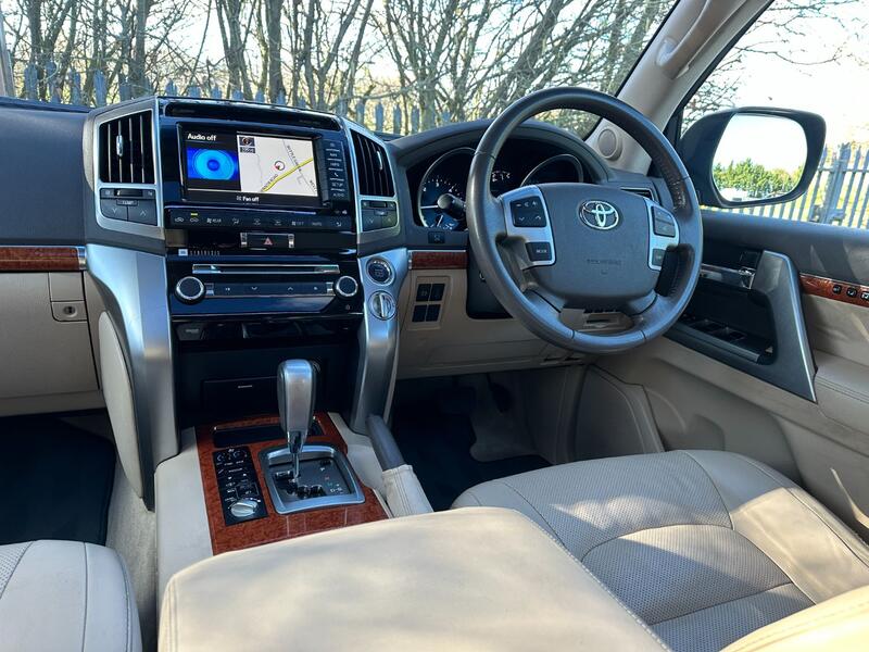 TOYOTA LAND CRUISER 4.5 D-4D V8  2015