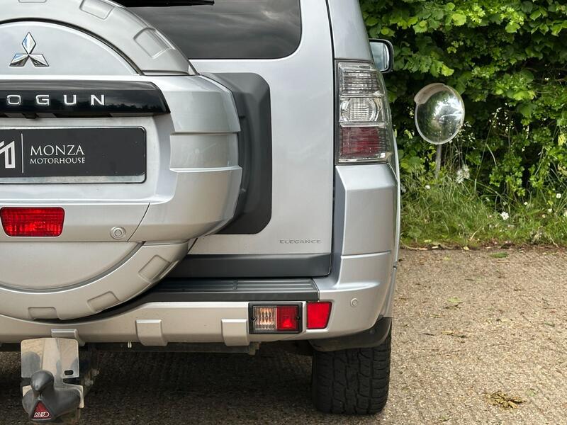 MITSUBISHI SHOGUN 3.2 DI-DC Elegance 2010