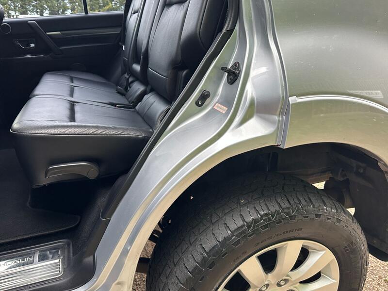 MITSUBISHI SHOGUN 3.2 DI-DC Elegance 2010