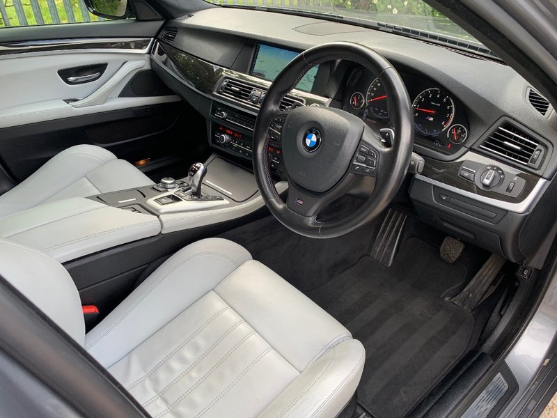 BMW M5 4.4 V8 2012