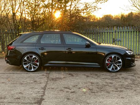 View AUDI RS4 Avant 2.9 TFSI V6 Tiptronic Quattro