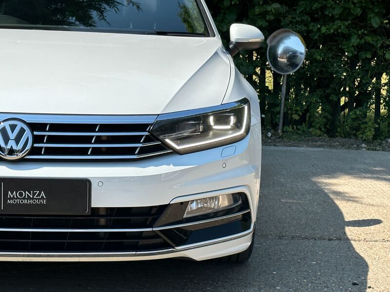 VOLKSWAGEN PASSAT 2.0 TDI R-Line Estate DSG 2017