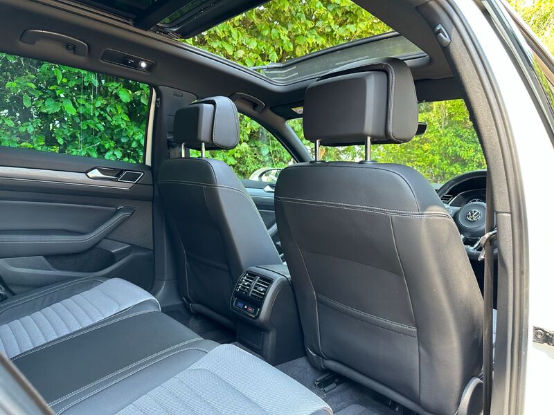 VOLKSWAGEN PASSAT 2.0 TDI R-Line Estate DSG 2017